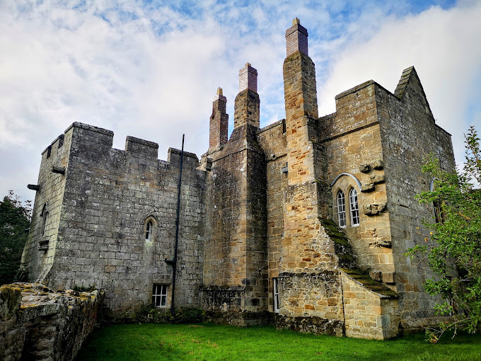 Aydon Castle Logo