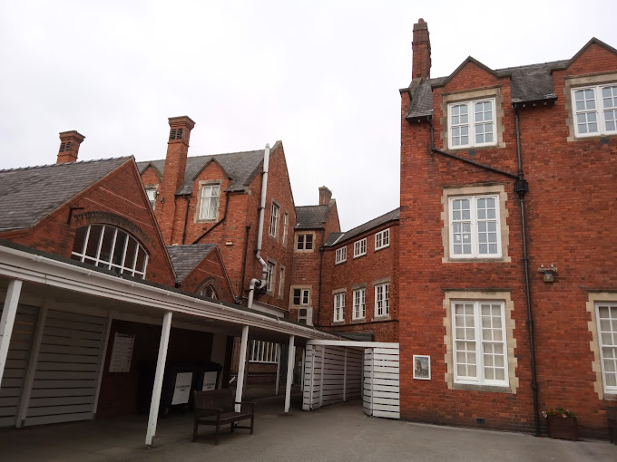 Bishop Grosseteste University - Logo