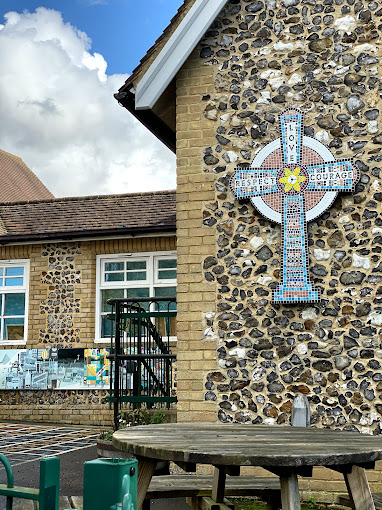 Catherington C of E School Logo