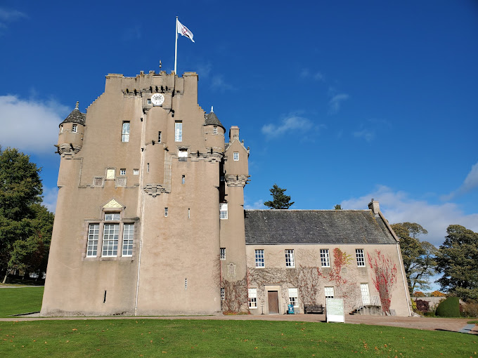 Crathes Castle - Logo