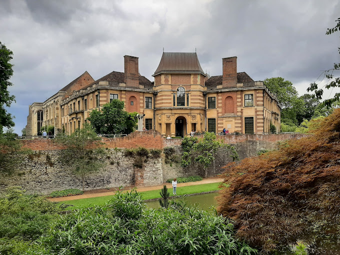 Eltham Palace Logo