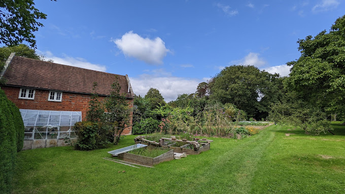 Farley Farm House Logo