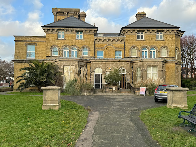 Hove Museum and Art Gallery Logo