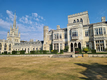 Hult Ashridge - Logo