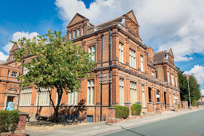 Ipswich Museum - Logo