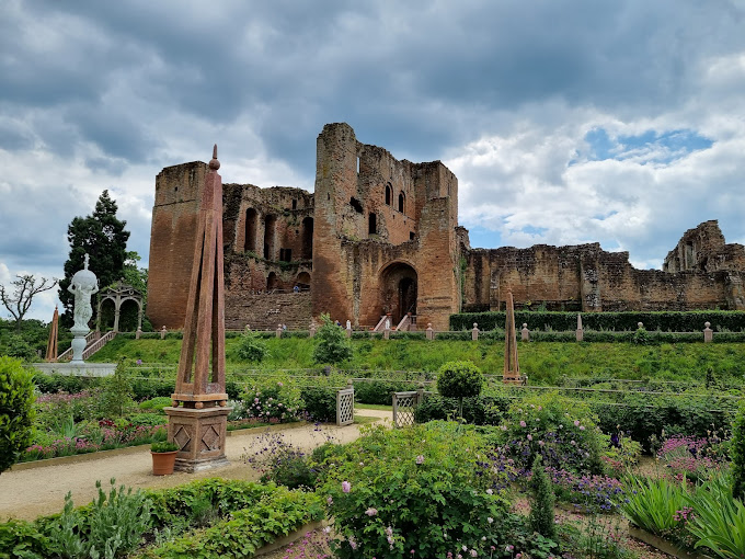 Kenilworth Castle and Elizabethan Garden Logo