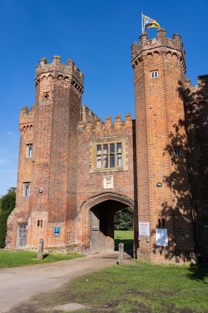 Lullingstone Castle & The World Garden - Logo