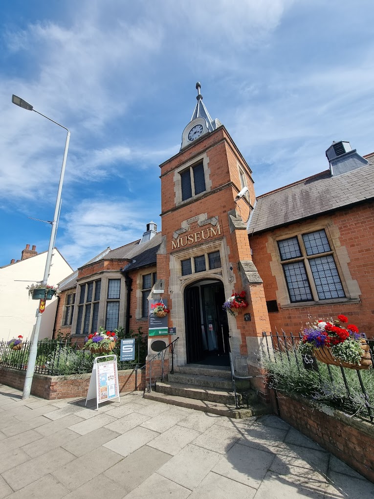 Melton Carnegie Museum - Logo