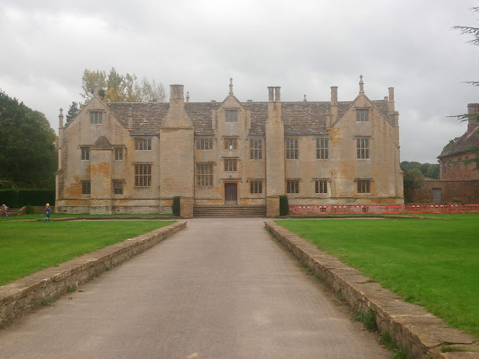 National Trust - Barrington Court Logo