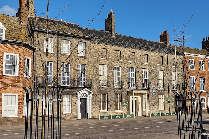 National Trust - Elizabethan House Museum - Logo