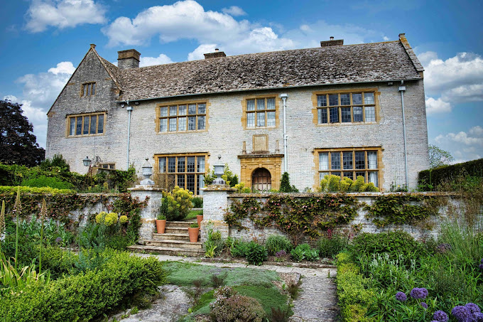 National Trust - Lytes Cary Manor Logo