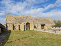 National Trust - Middle Littleton Tithe Barn - Logo