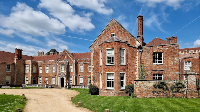 National Trust - The Vyne Logo