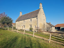 National Trust - Woolsthorpe Manor Logo