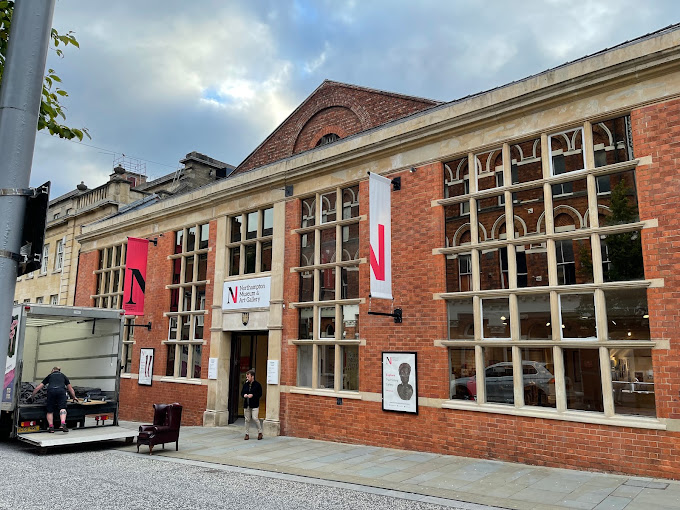 Northampton Museum and Art Gallery|Museums|Travel