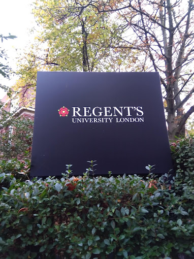 Regent's University London - Logo