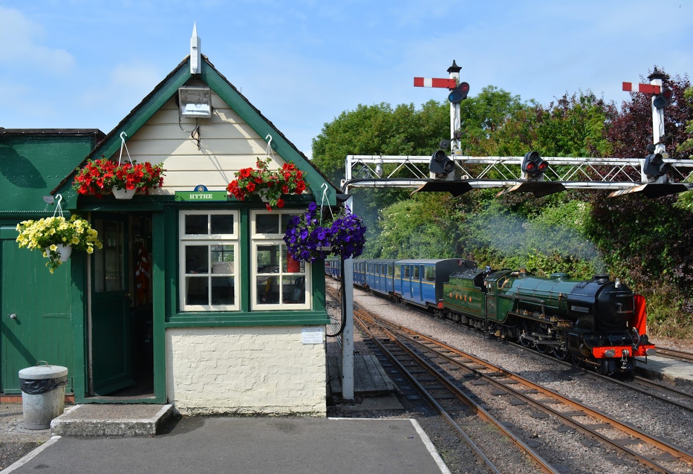 Romney, Hythe and Dymchurch Railway - Logo