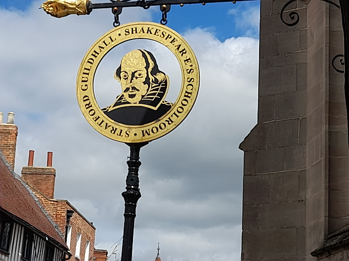 Shakespeare's Schoolroom & Guildhall Logo