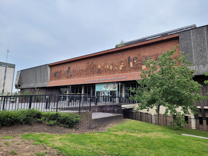 The Potteries Museum & Art Gallery Logo