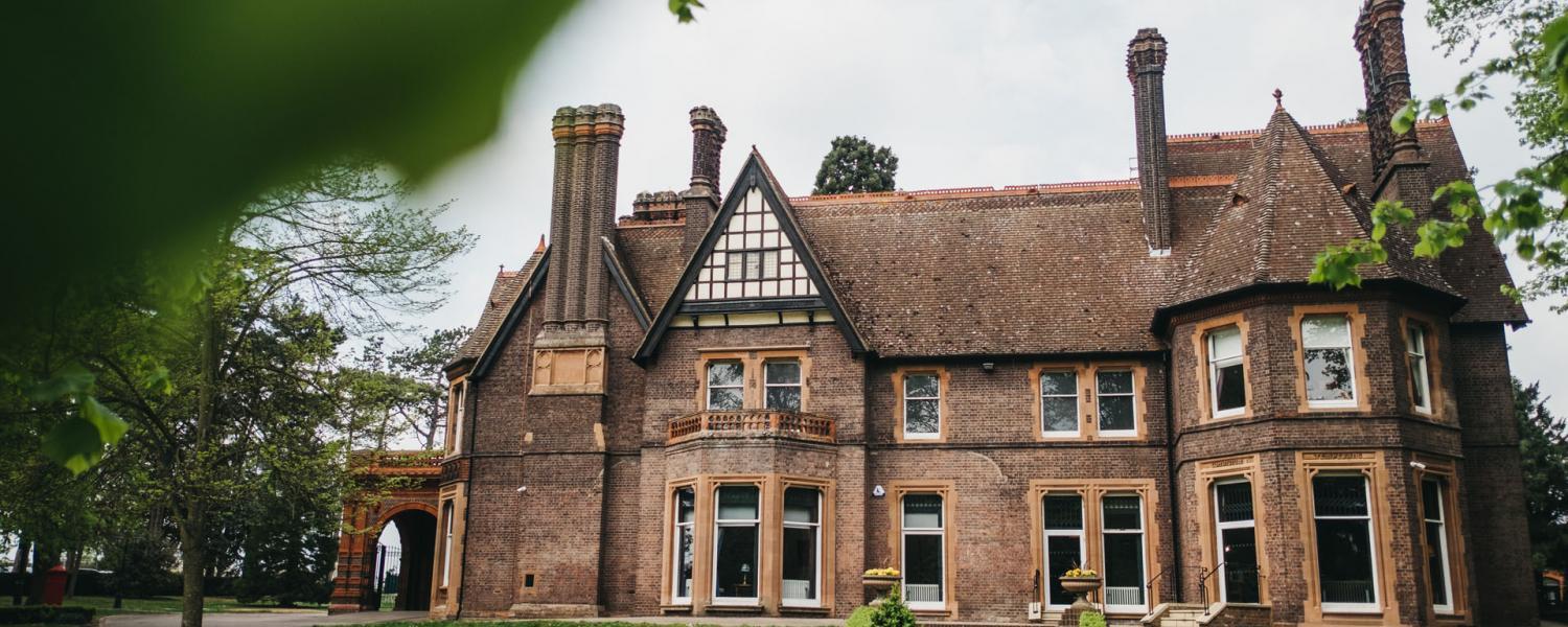 Wardown Park Museum - Logo