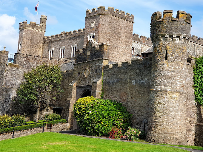 Watermouth Castle Logo