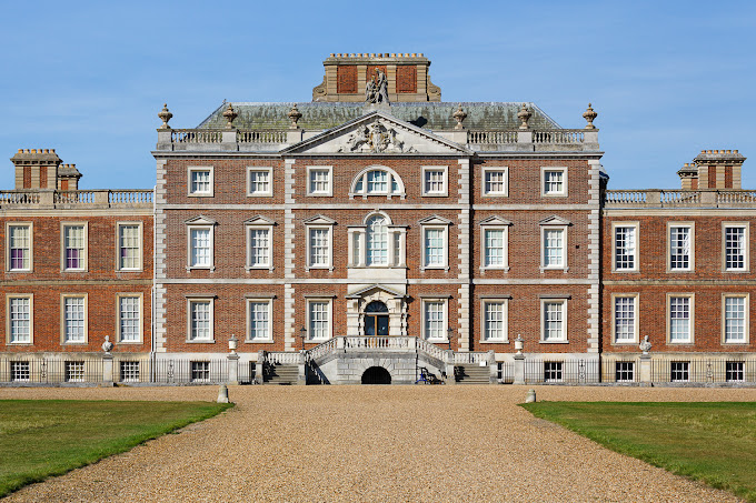 Wimpole Hall - Logo